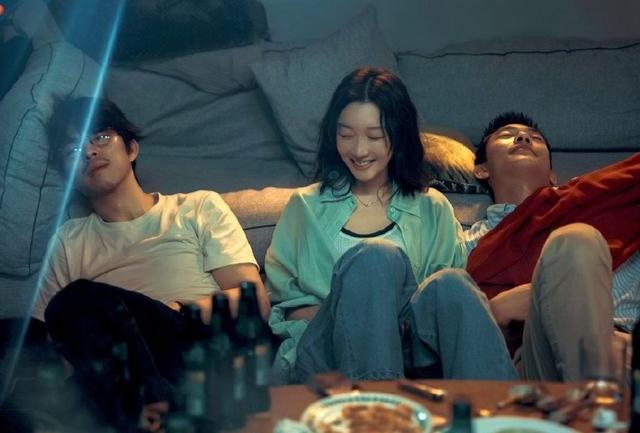 同样聚焦网络诈骗 周冬雨章宇主演的《鹦鹉杀》为何没大爆(图4)