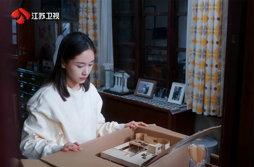 王子文：邓婕老师是本色出演，白敬亭是腼腆男孩(图4)