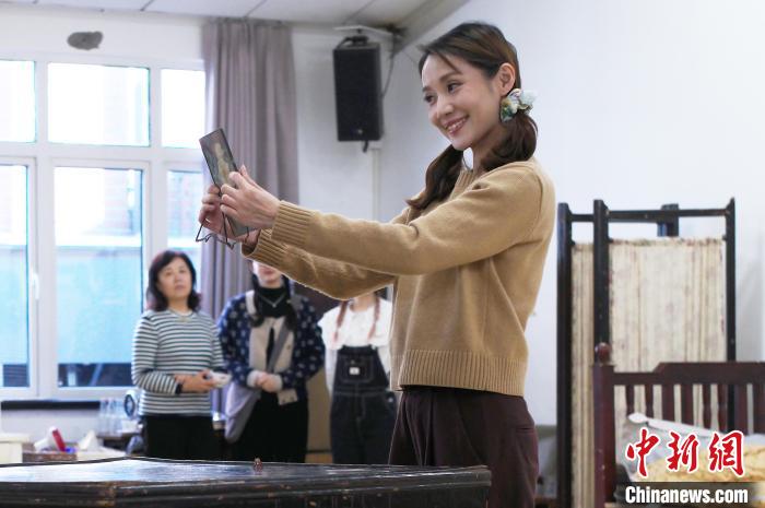 “上海闲话”版舞台剧《长恨歌》首次公开排练现场(图1)