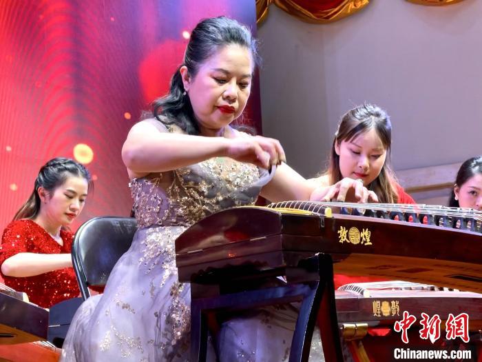 集美大学举办陈萍教授从教35周年音乐会(图2)