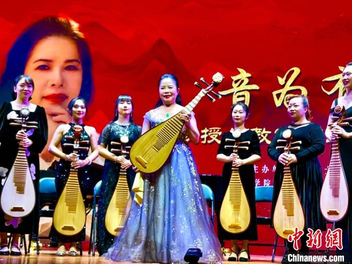 集美大学举办陈萍教授从教35周年音乐会(图1)