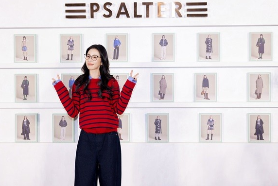 周雨彤亮相PSALTER诗篇20周年快闪,演绎智趣暖冬!(图1) 12.jpg