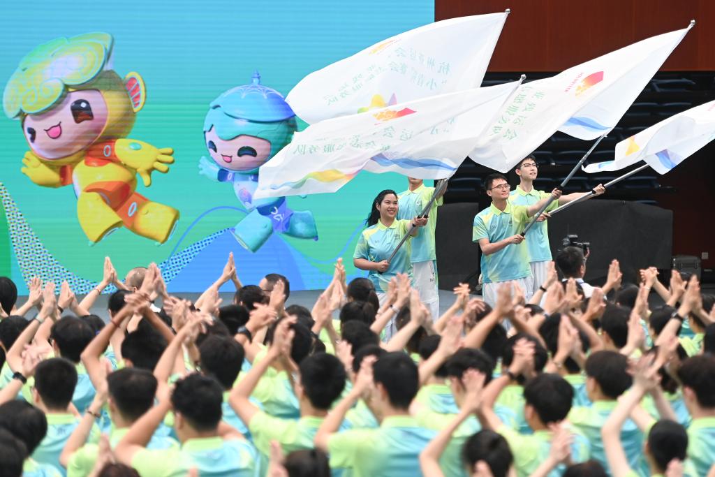 我以志愿写青春――杭州亚运会“小青荷”说